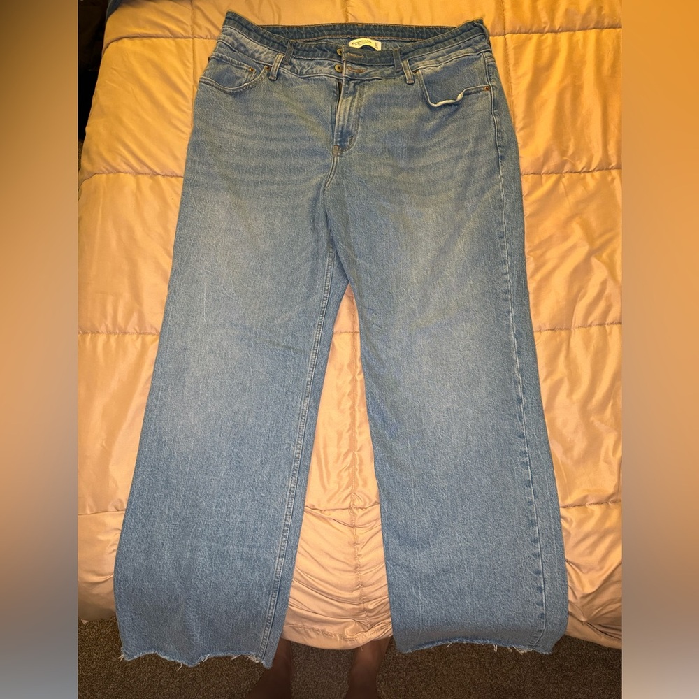 Abercrombie & Fitch High-Rise Wide-Leg Jeans in Light Blue Denim